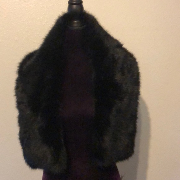 Faux fur scarf. - Picture 2 of 3